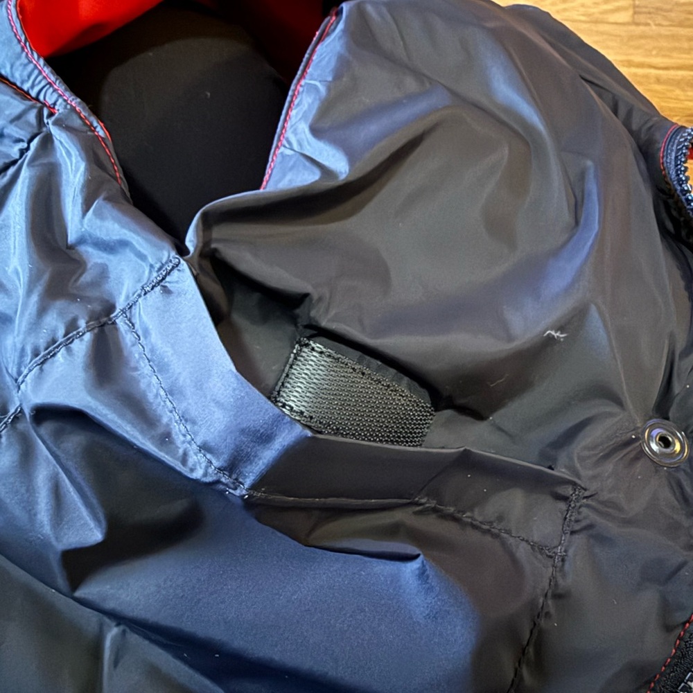 Canada Goose Red Puffer Vest with Quilted Insulation - Picture 5 of 8